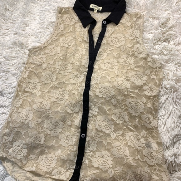 Beautiful floral lace design tank - Picture 3 of 5